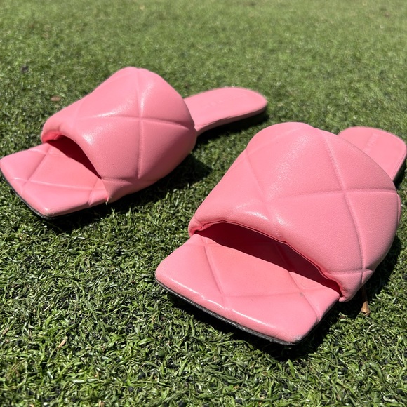 Bottega Veneta Shoes - Bottega Pink Sandal, Size 39